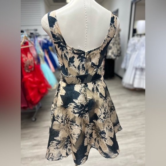 Floral Sleeveless Dress with Belt - Picture 3 of 3